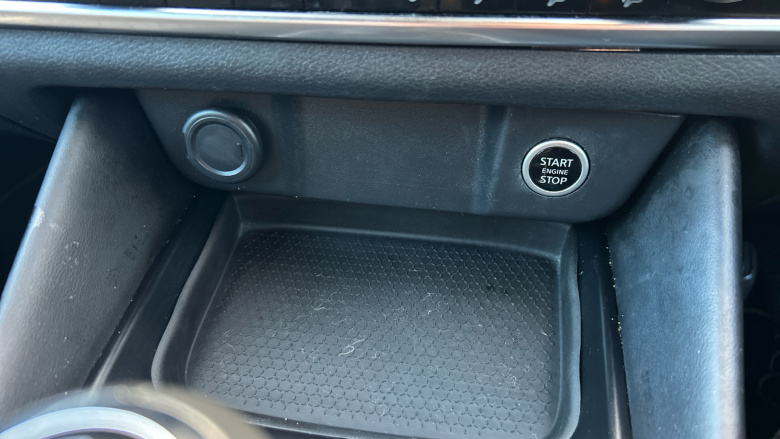 Nissan Qashqai 1.3 DiG-T MH N-Connecta 5dr Petrol Hatchback